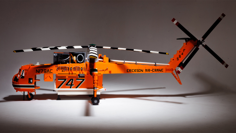 Illustration for article titled This Insane Lego Helicopter Is Made With 100,000 Pieces
